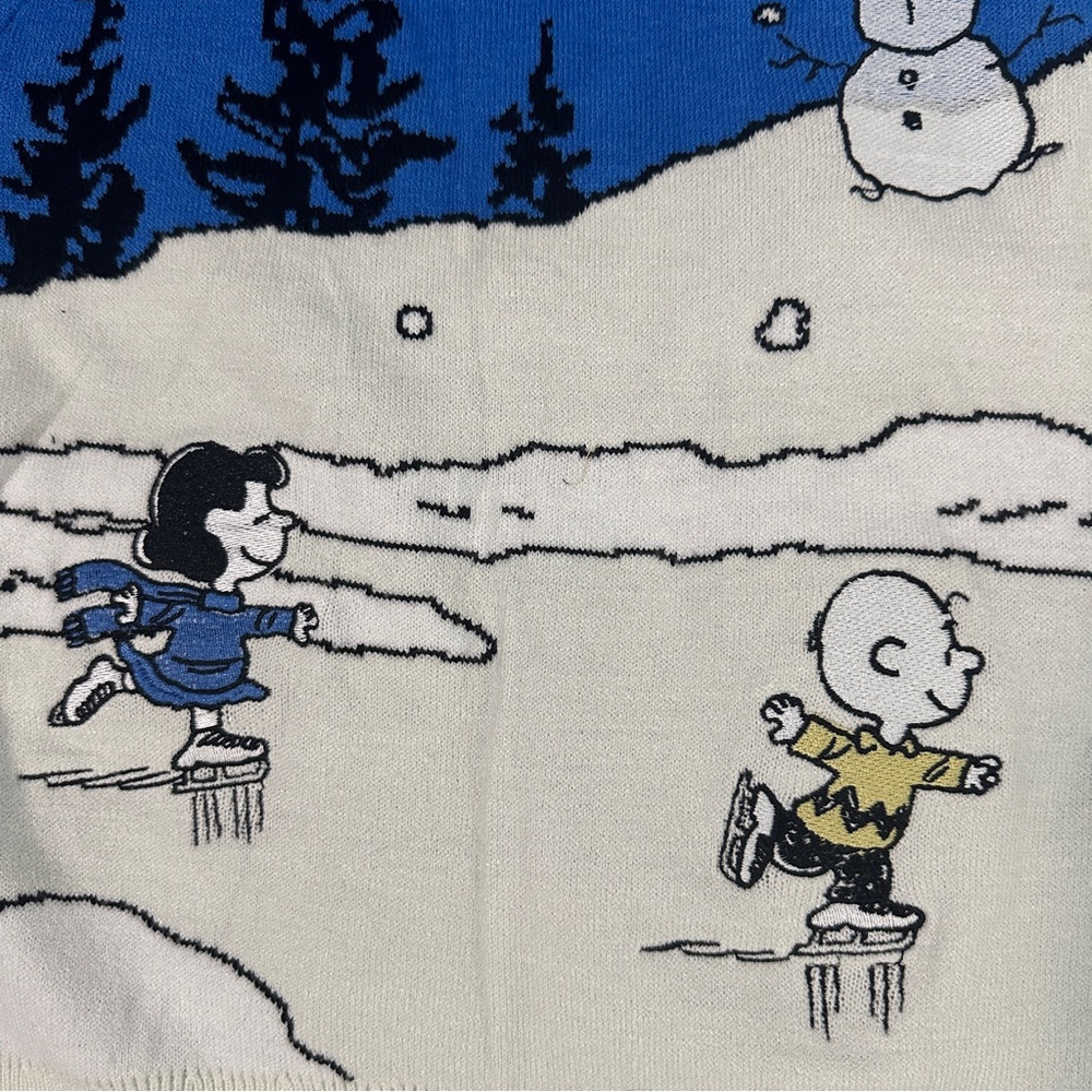 NWT Peanuts Winter Snowy Scene Cardigan - Picture 6 of 9